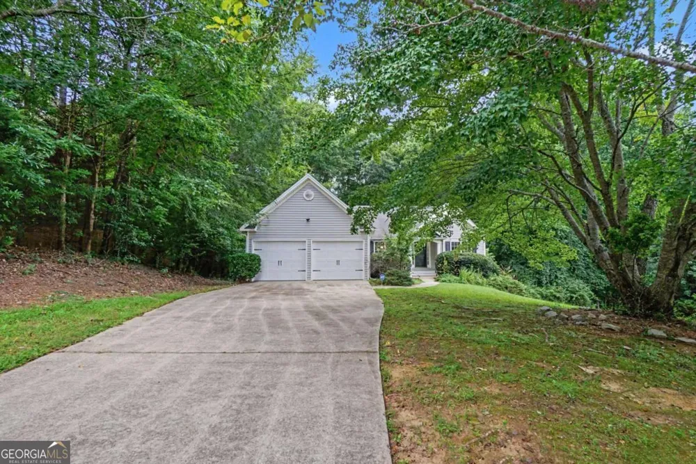 245 London LN Hiram, GA 30141