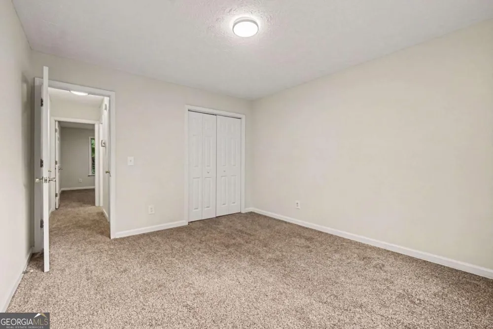 245 London LN Hiram, GA 30141