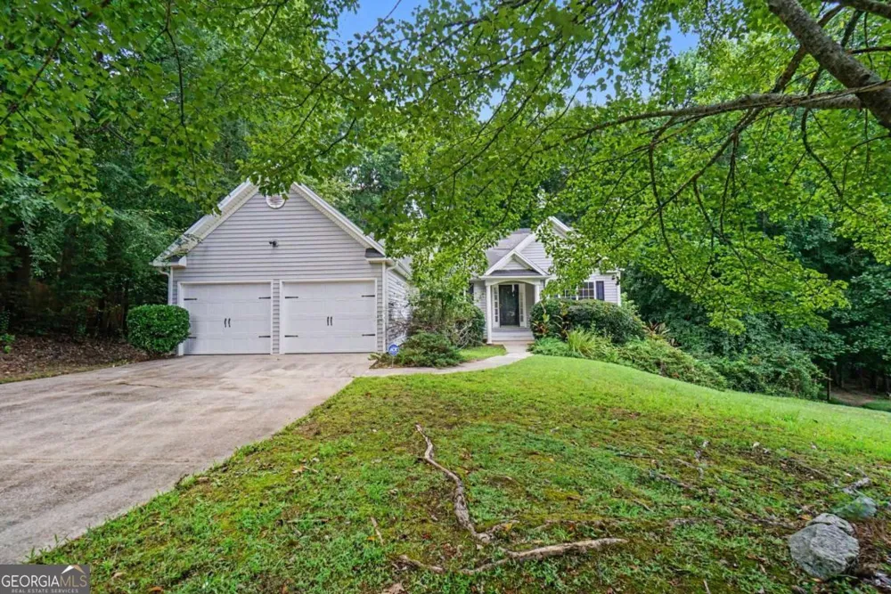 245 London LN Hiram, GA 30141