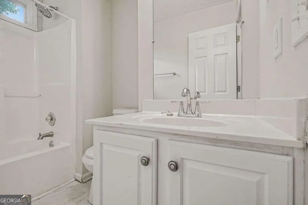 245 London LN Hiram, GA 30141