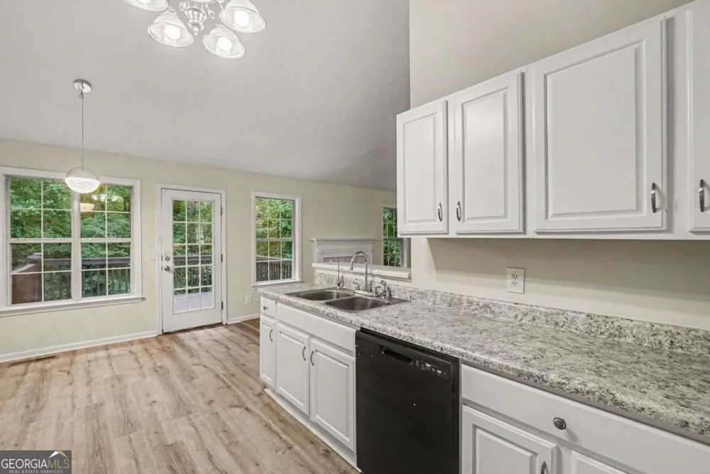 245 London LN Hiram, GA 30141