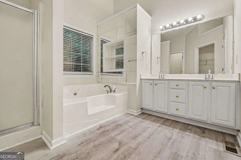 245 London LN Hiram, GA 30141