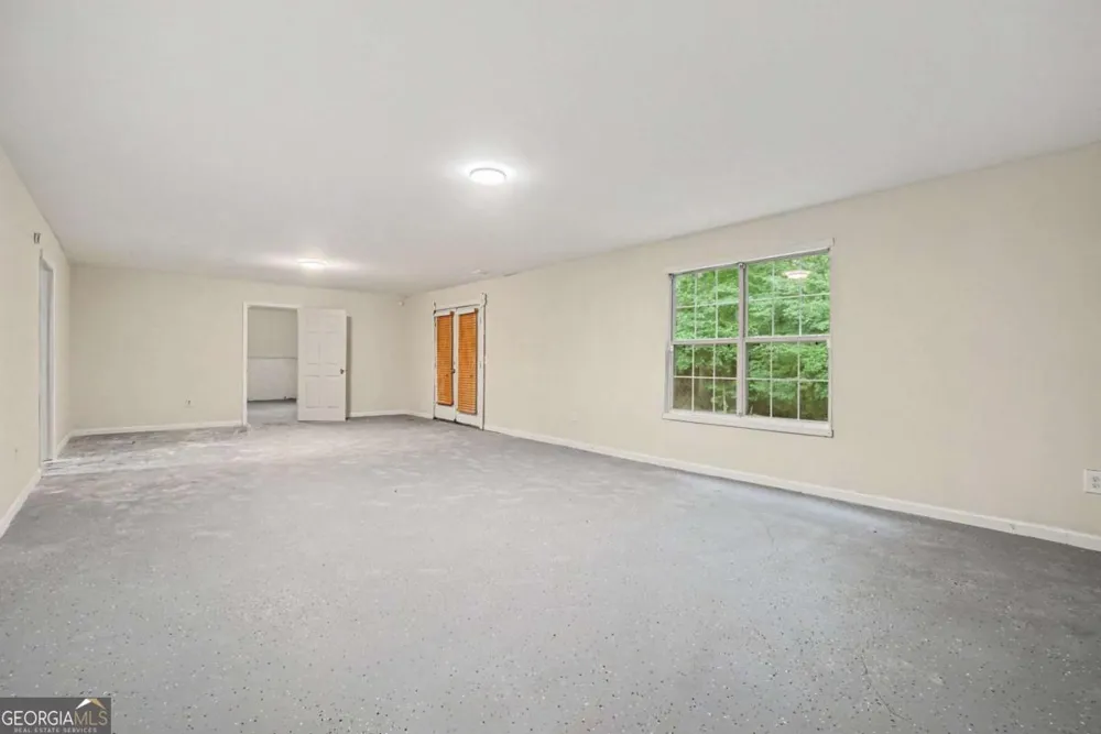 245 London LN Hiram, GA 30141
