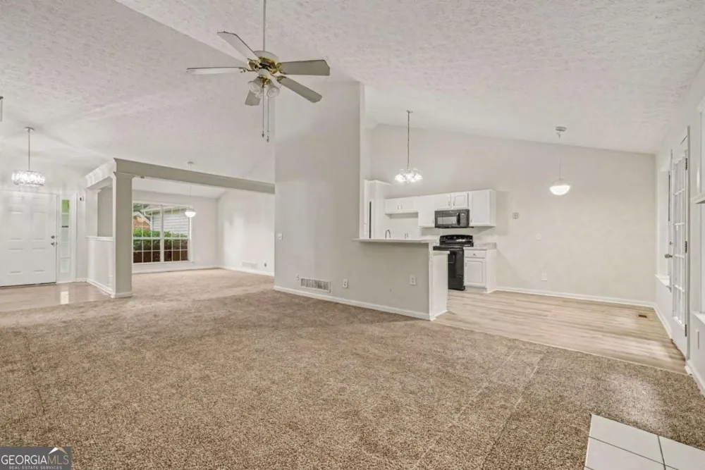 245 London LN Hiram, GA 30141