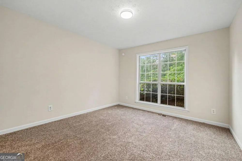 245 London LN Hiram, GA 30141