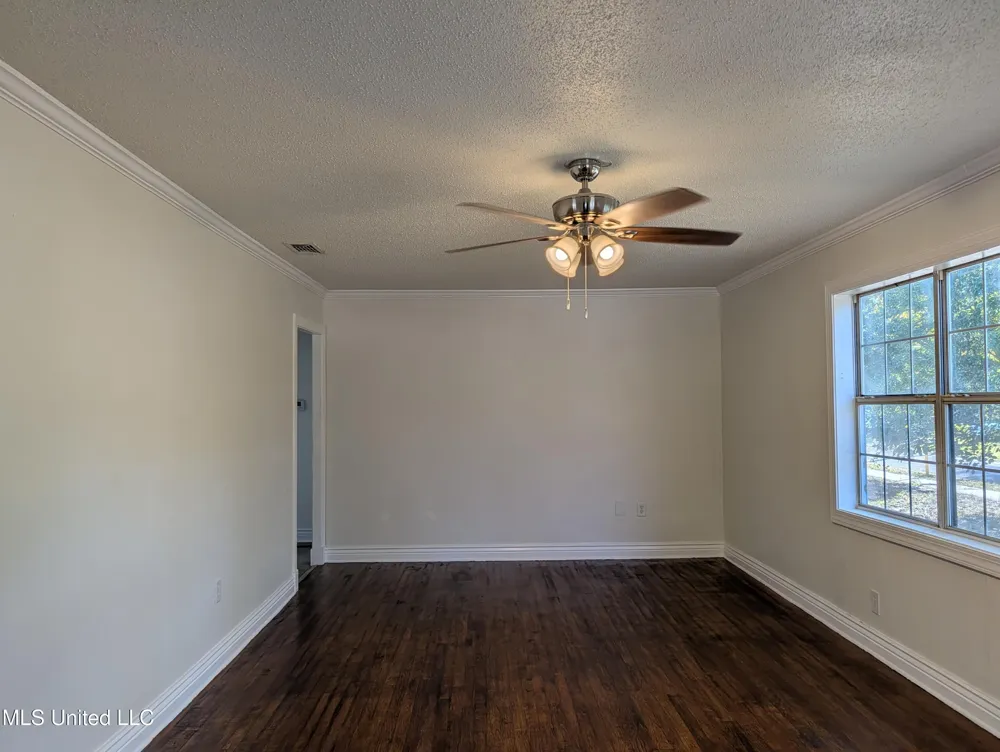 2302 Wilson Avenue Pascagoula, MS 39567