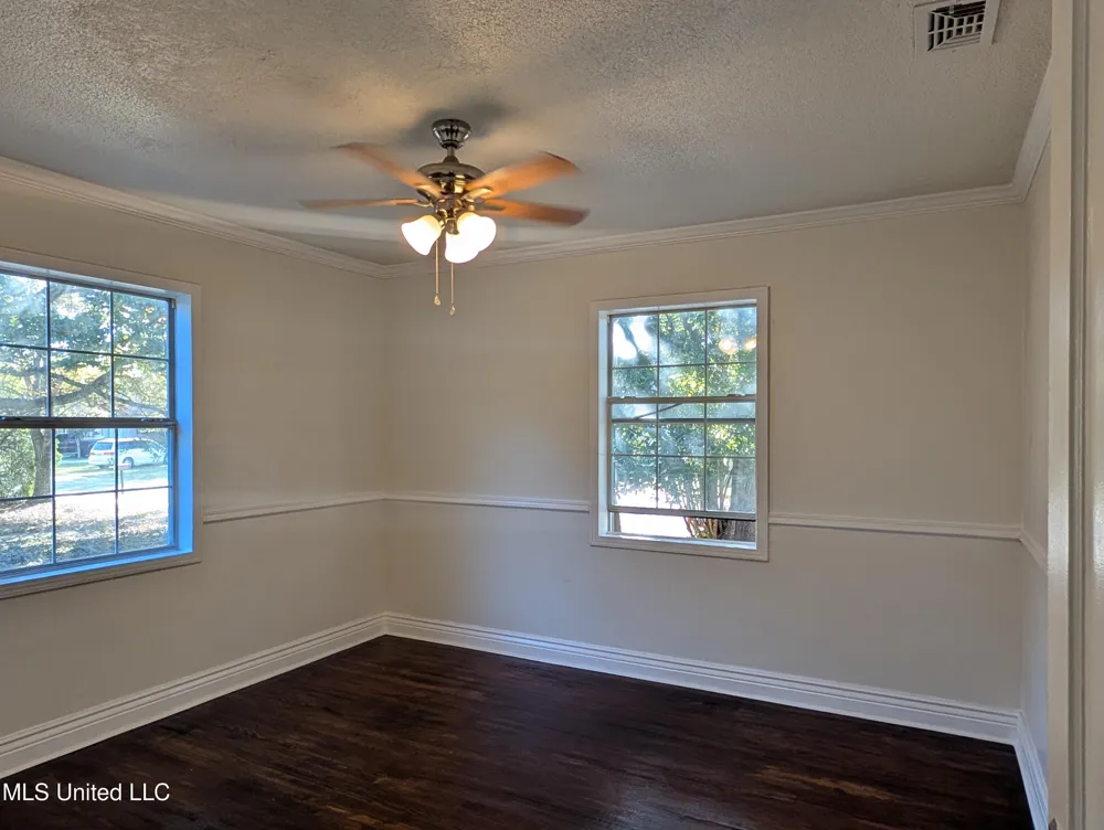2302 Wilson Avenue Pascagoula, MS 39567