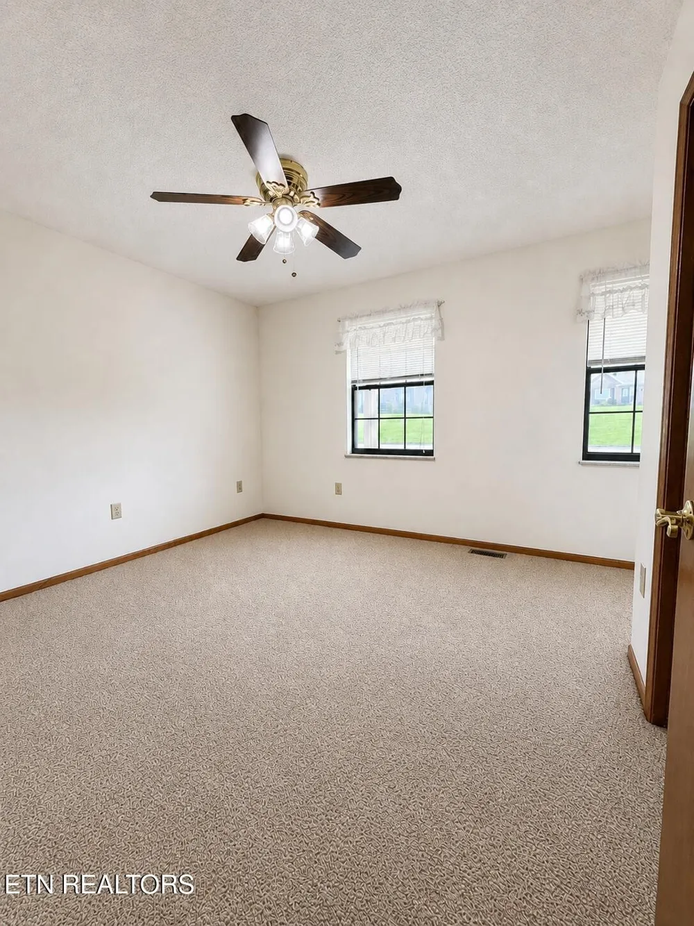 1456 Cattlemans Drive Lenoir City, TN 37772