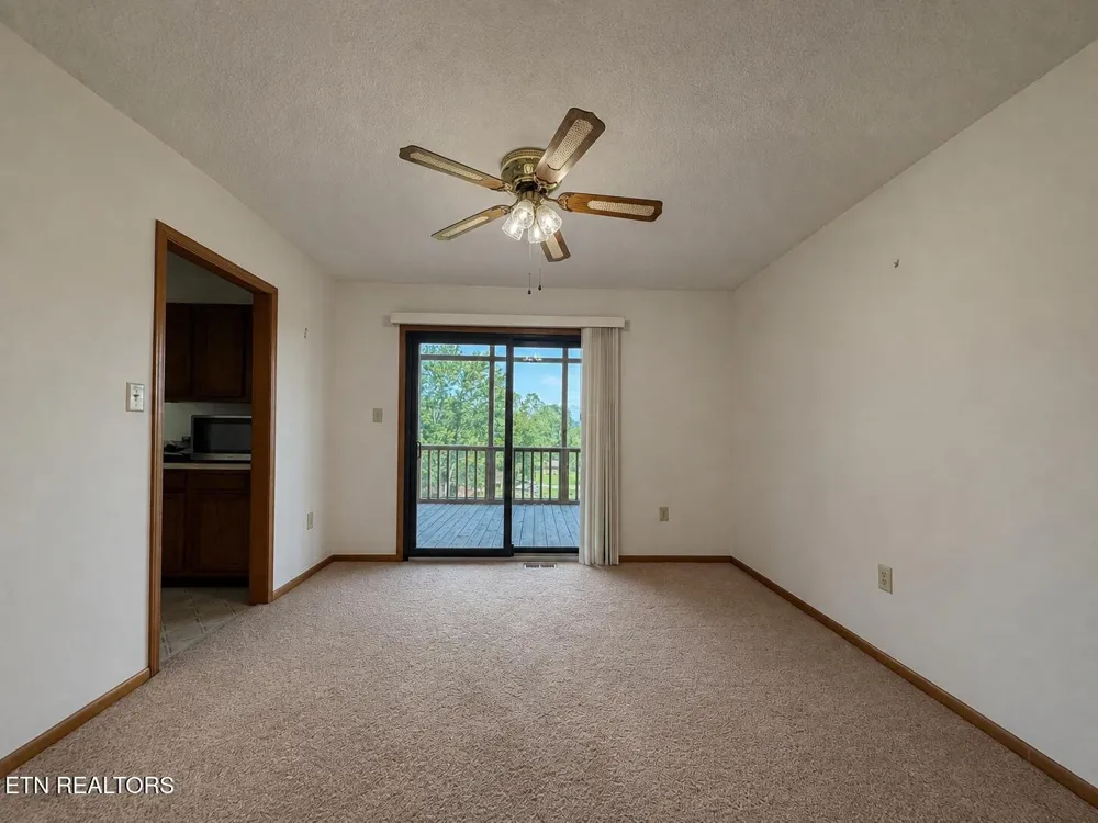1456 Cattlemans Drive Lenoir City, TN 37772