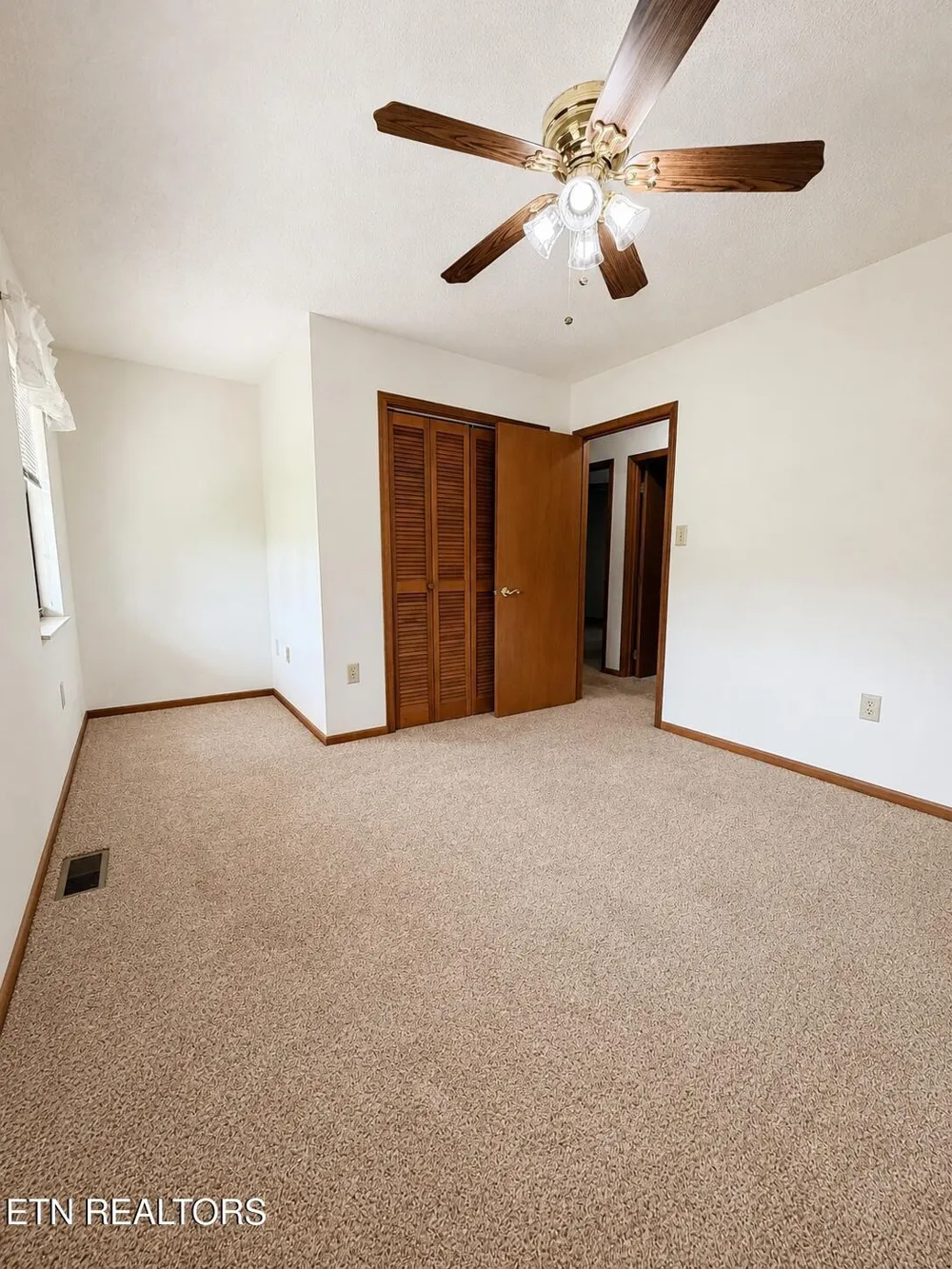 1456 Cattlemans Drive Lenoir City, TN 37772