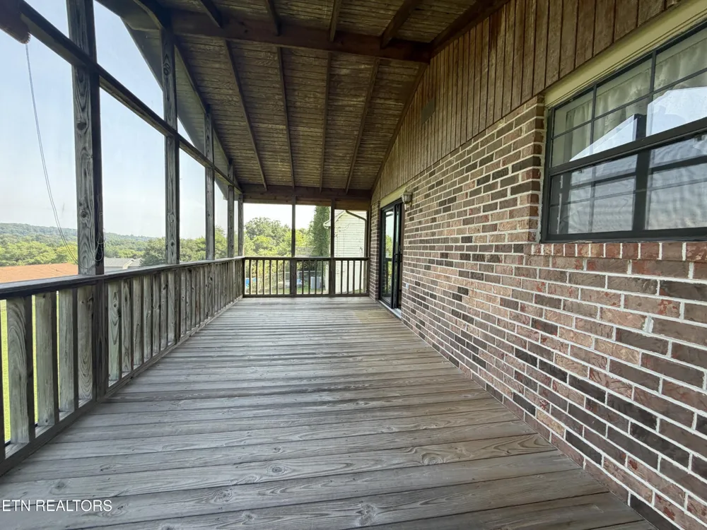 1456 Cattlemans Drive Lenoir City, TN 37772