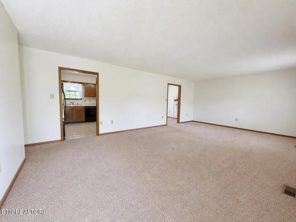 1456 Cattlemans Drive Lenoir City, TN 37772