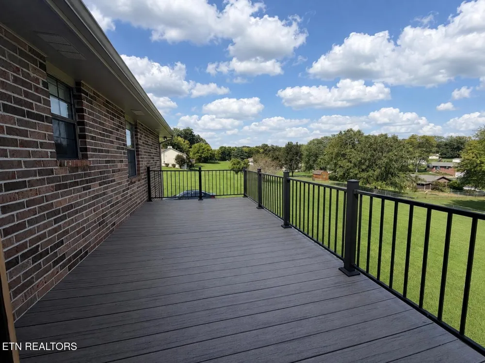 1456 Cattlemans Drive Lenoir City, TN 37772