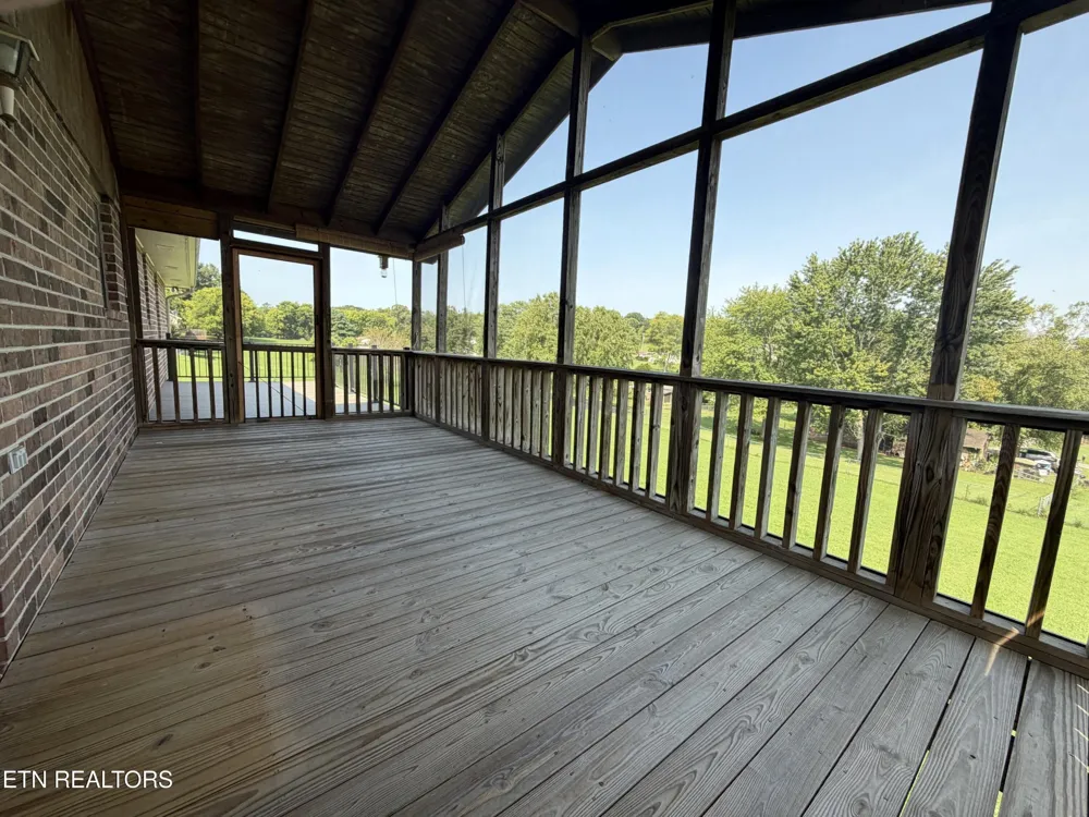 1456 Cattlemans Drive Lenoir City, TN 37772