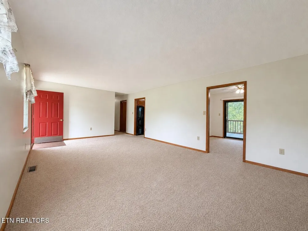 1456 Cattlemans Drive Lenoir City, TN 37772