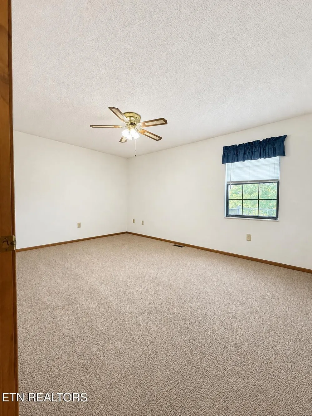 1456 Cattlemans Drive Lenoir City, TN 37772