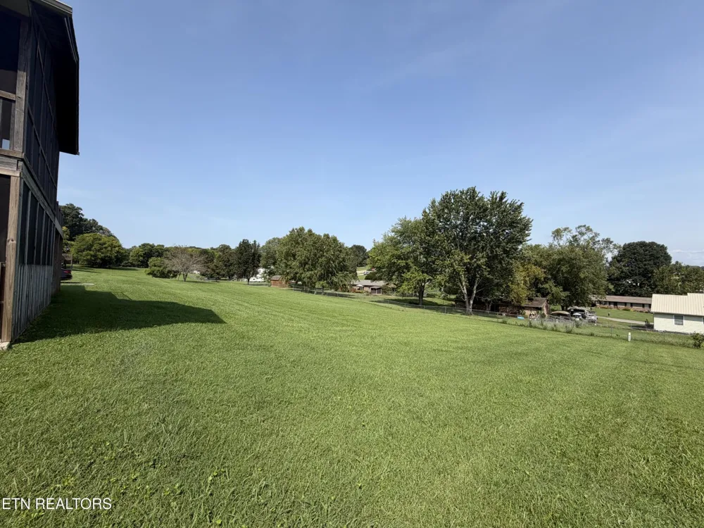 1456 Cattlemans Drive Lenoir City, TN 37772