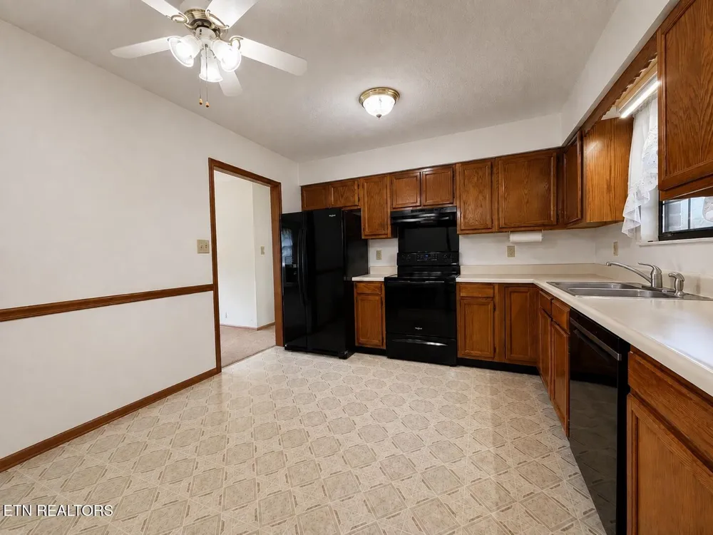 1456 Cattlemans Drive Lenoir City, TN 37772