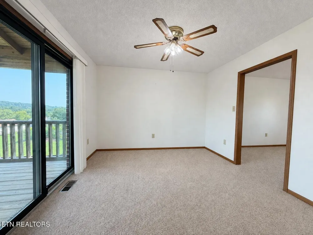 1456 Cattlemans Drive Lenoir City, TN 37772