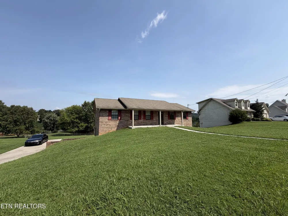 1456 Cattlemans Drive Lenoir City, TN 37772