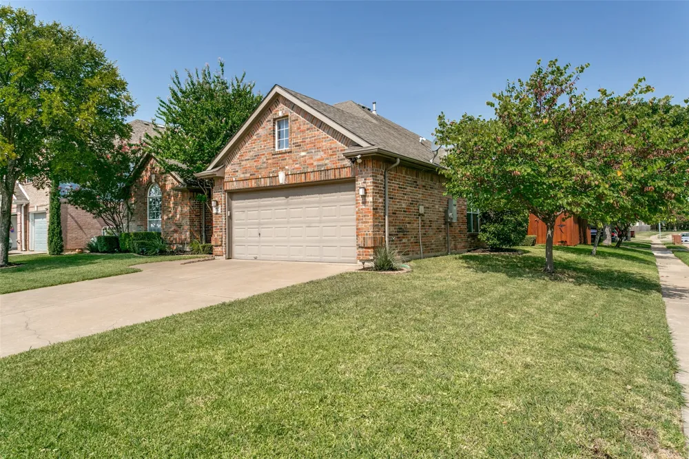 5713 Kelly Court Haltom City, TX 76137