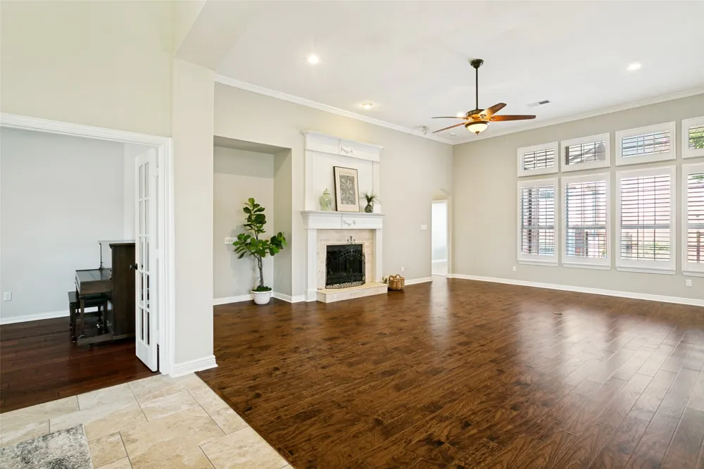 5713 Kelly Court Haltom City, TX 76137