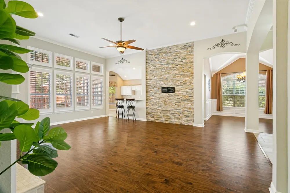 5713 Kelly Court Haltom City, TX 76137