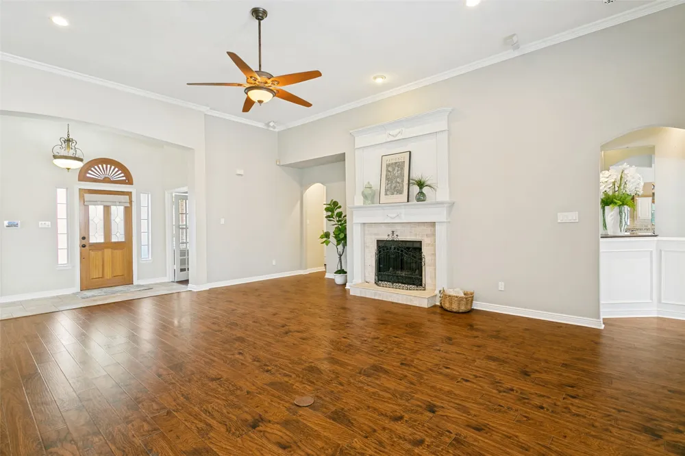 5713 Kelly Court Haltom City, TX 76137