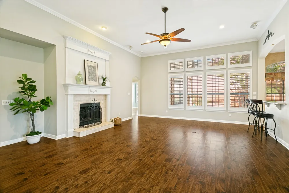 5713 Kelly Court Haltom City, TX 76137