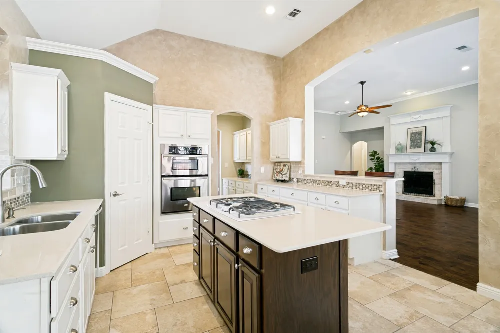 5713 Kelly Court Haltom City, TX 76137