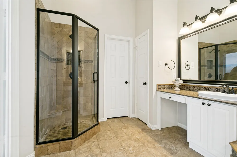 5713 Kelly Court Haltom City, TX 76137