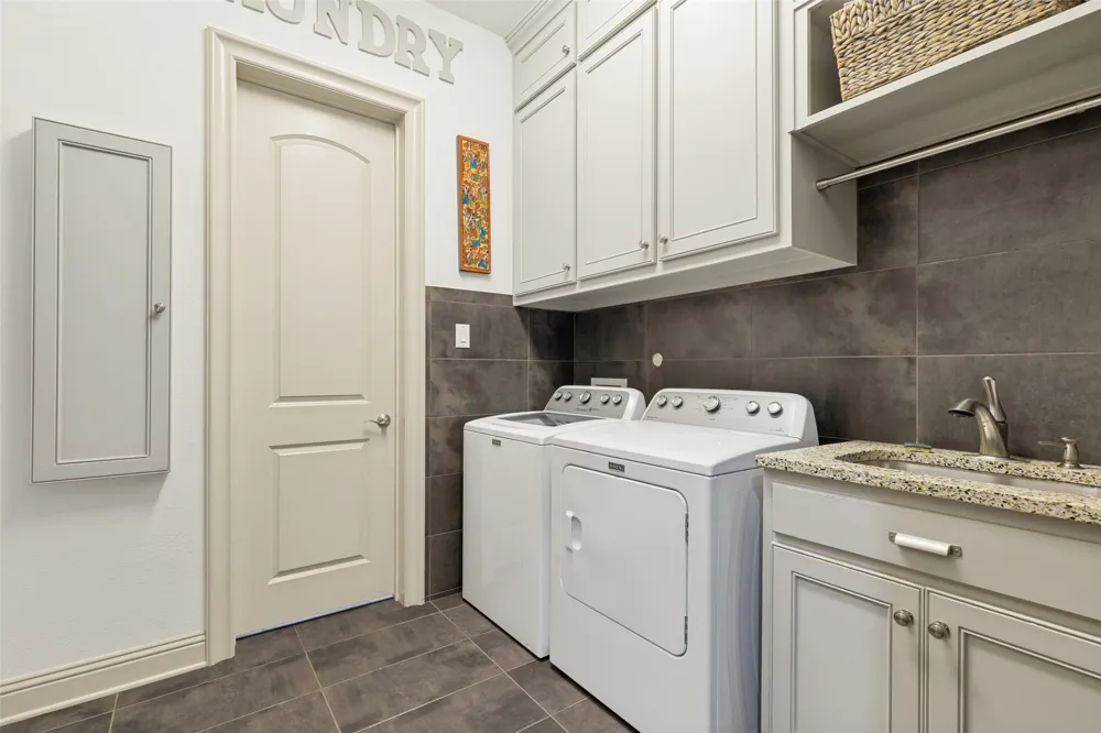 2901 Merryglen Lane Flower Mound, TX 75022
