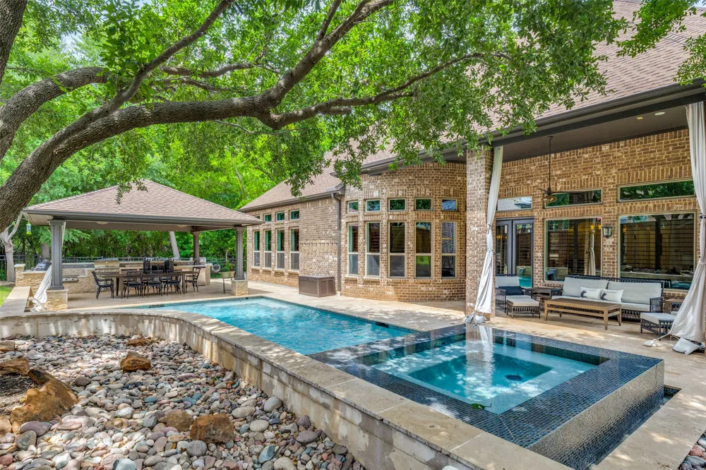 2901 Merryglen Lane Flower Mound, TX 75022