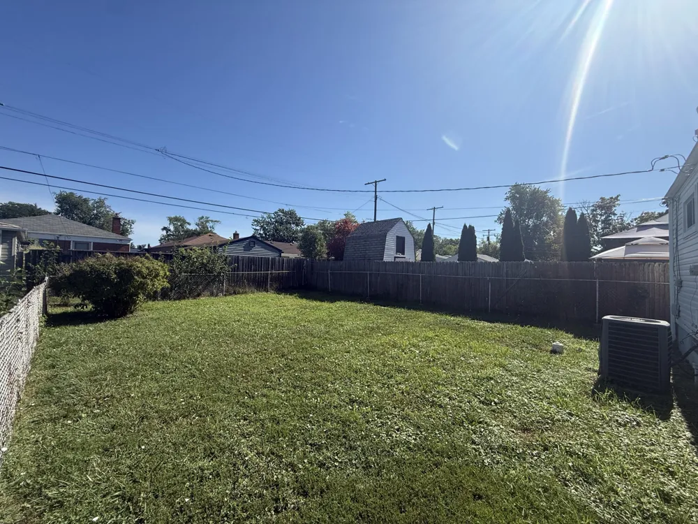 716 Mayflower Avenue Lincoln Park City, MI 48146