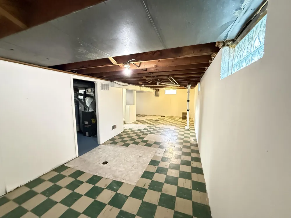 716 Mayflower Avenue Lincoln Park City, MI 48146