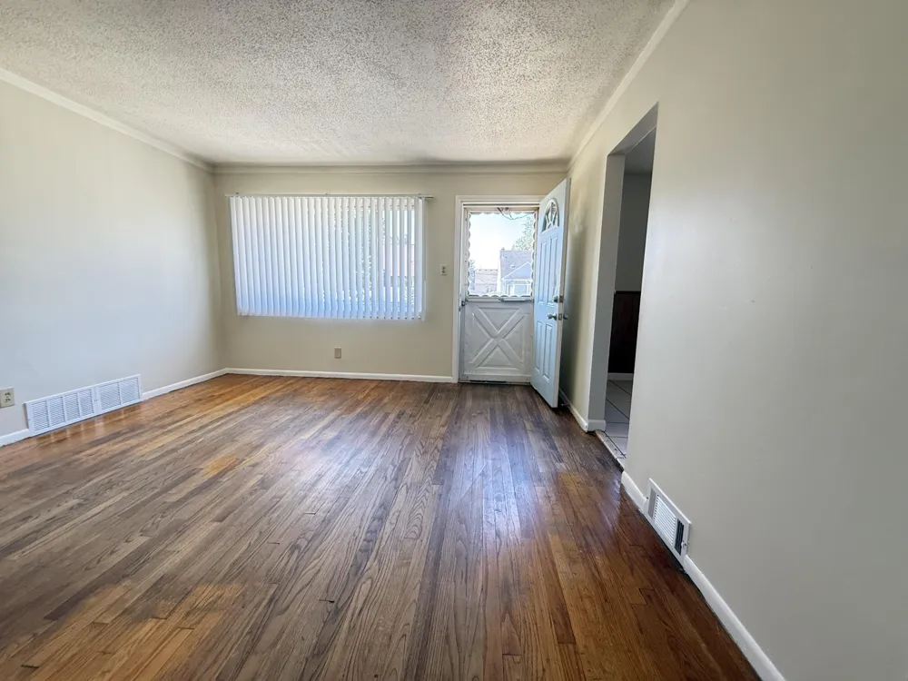 716 Mayflower Avenue Lincoln Park City, MI 48146