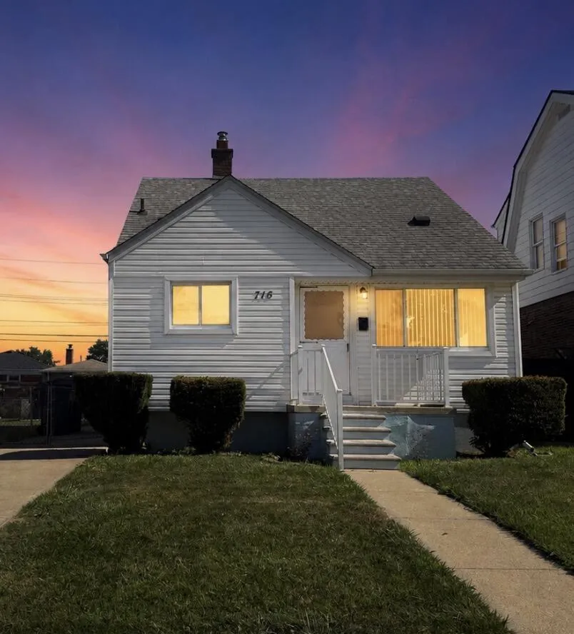 716 Mayflower Avenue Lincoln Park City, MI 48146