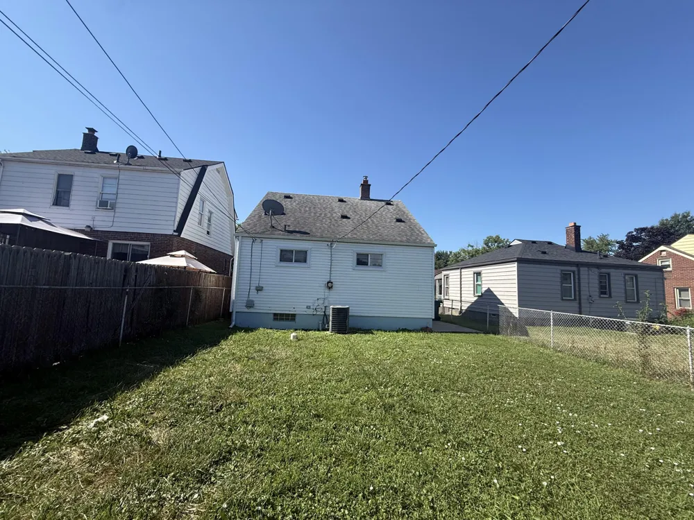 716 Mayflower Avenue Lincoln Park City, MI 48146