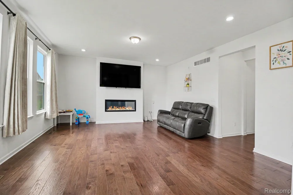 20847 Calabrese Drive Lyon Charter Township, MI 48178