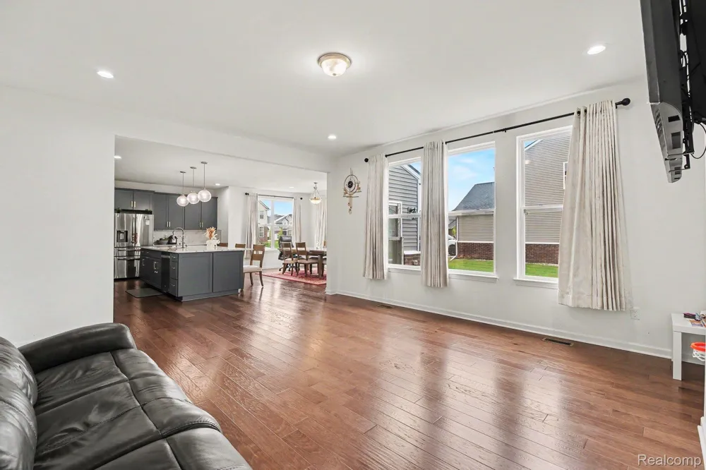 20847 Calabrese Drive Lyon Charter Township, MI 48178