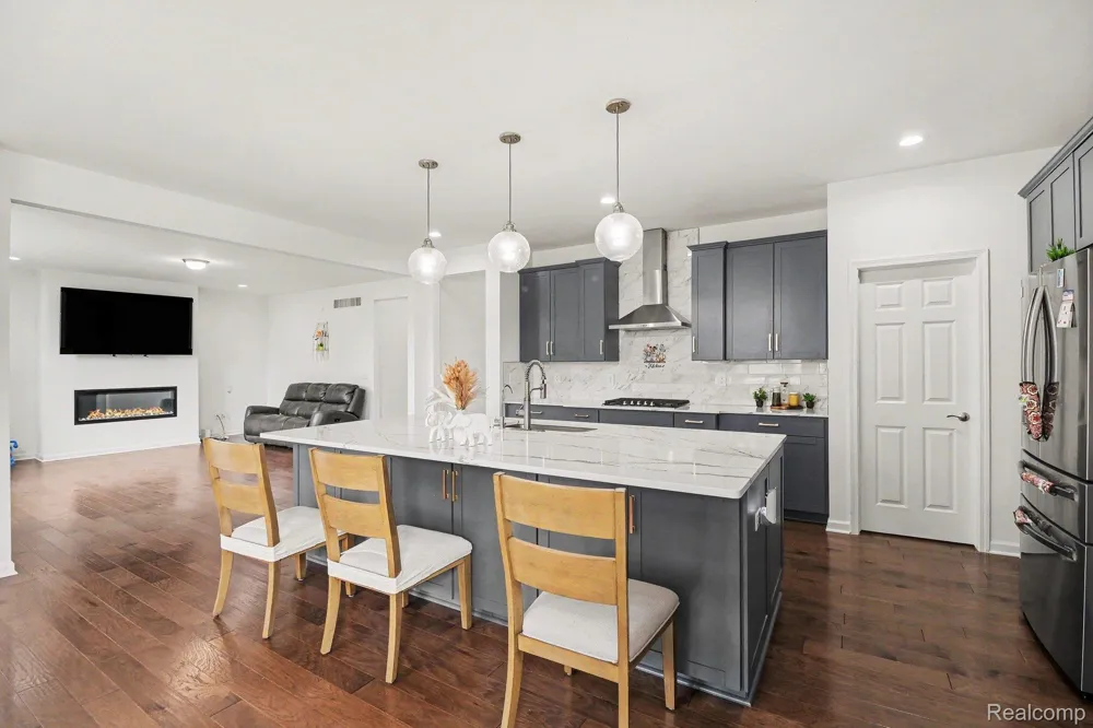 20847 Calabrese Drive Lyon Charter Township, MI 48178