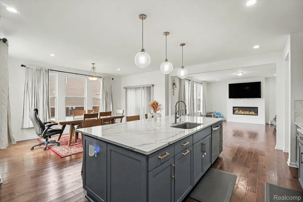 20847 Calabrese Drive Lyon Charter Township, MI 48178