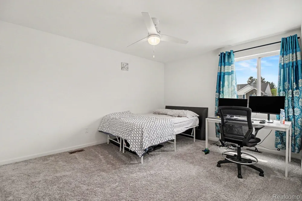 20847 Calabrese Drive Lyon Charter Township, MI 48178