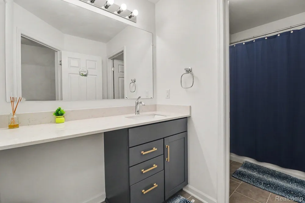 20847 Calabrese Drive Lyon Charter Township, MI 48178