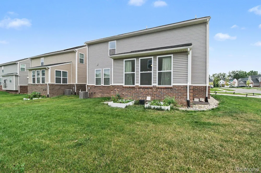 20847 Calabrese Drive Lyon Charter Township, MI 48178