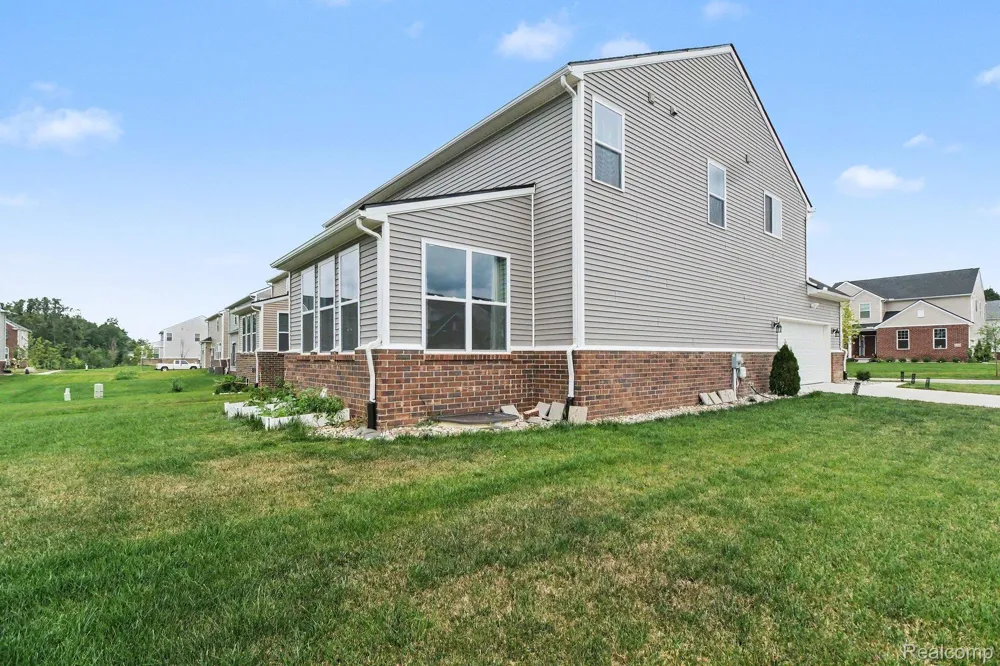 20847 Calabrese Drive Lyon Charter Township, MI 48178