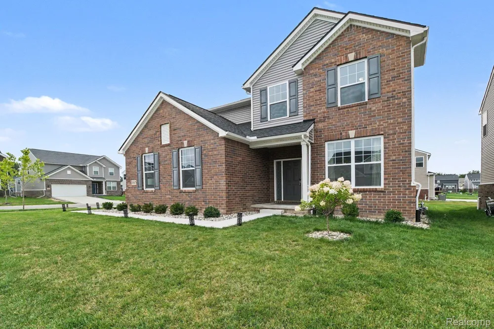 20847 Calabrese Drive Lyon Charter Township, MI 48178