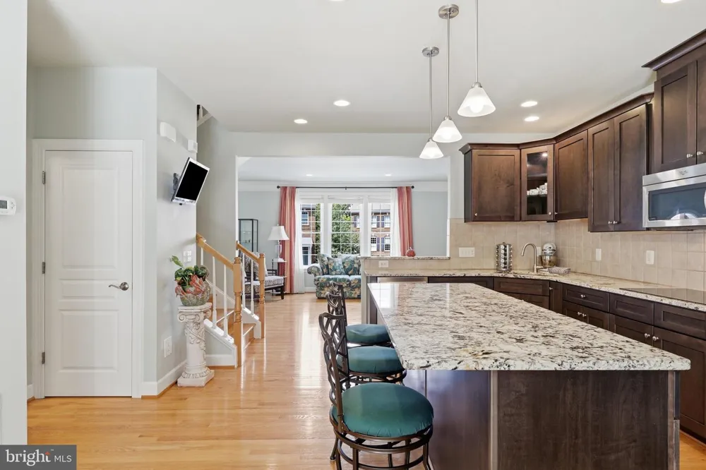 20200 CENTER BROOK SQUARE Sterling, VA 20165