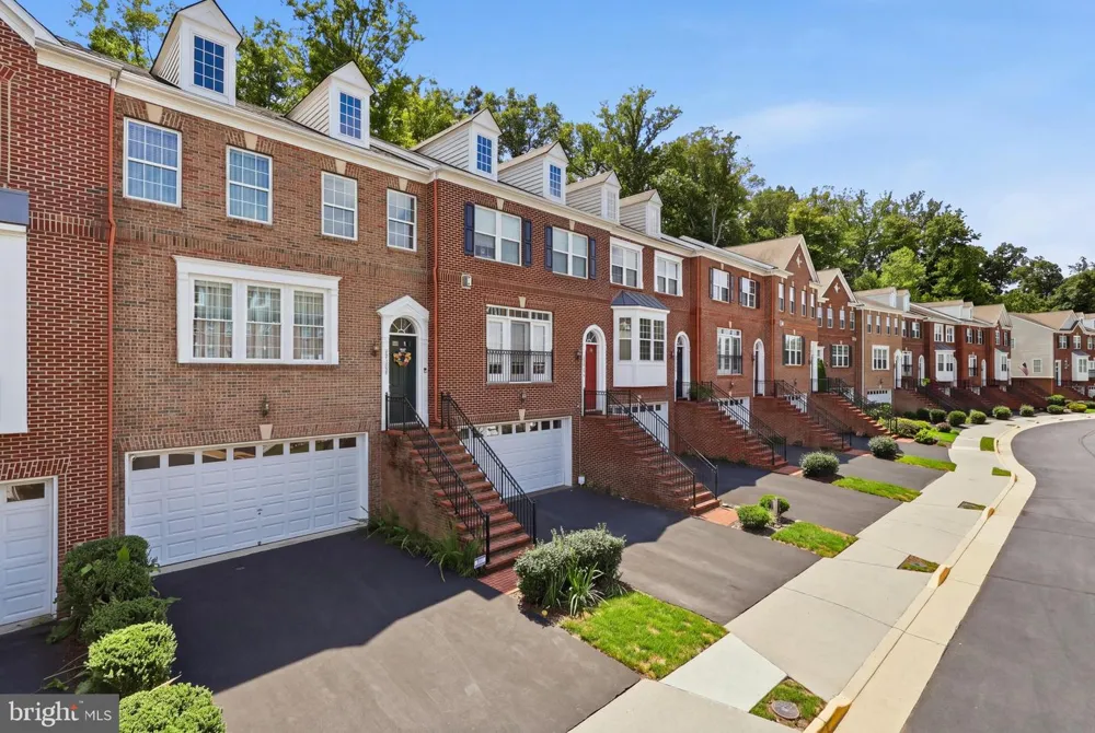 20200 CENTER BROOK SQUARE Sterling, VA 20165