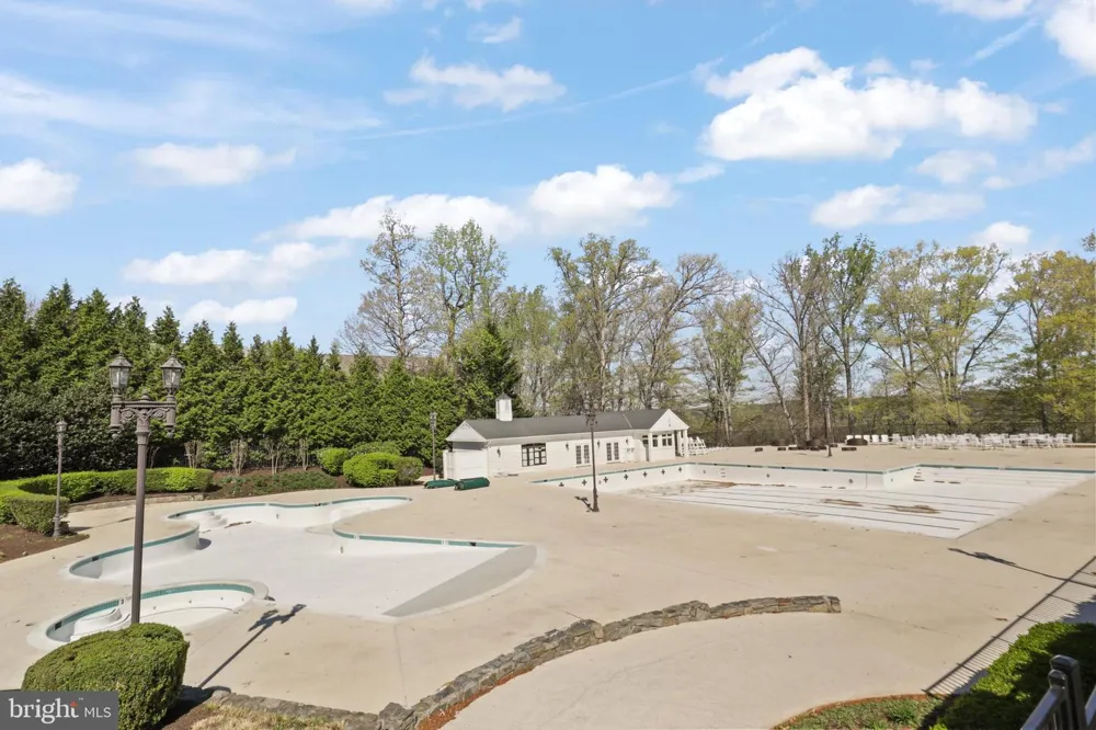 20200 CENTER BROOK SQUARE Sterling, VA 20165